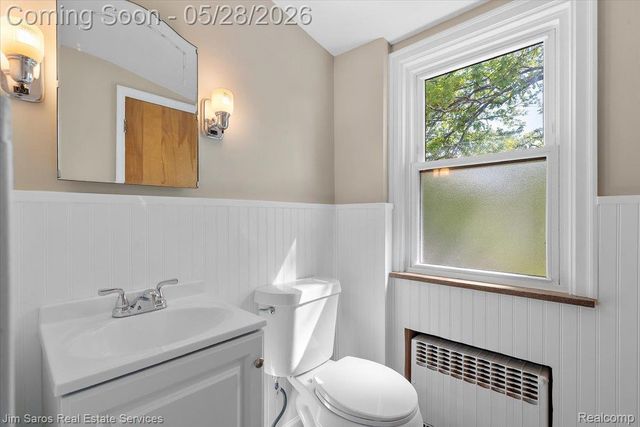21252 Huntington Avenue, Harper Woods, MI 48225