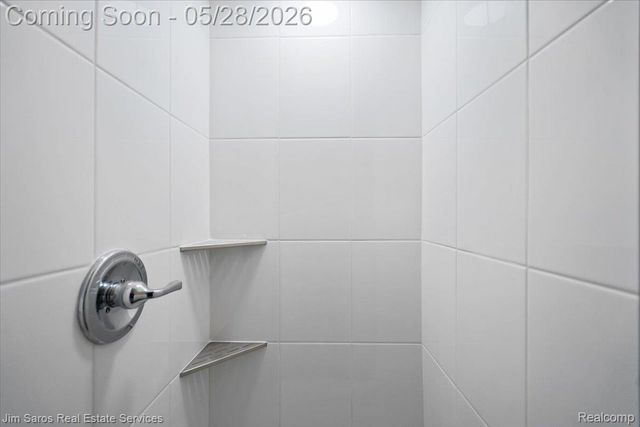 21252 Huntington Avenue, Harper Woods, MI 48225