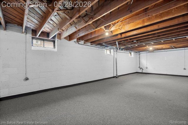 21252 Huntington Avenue, Harper Woods, MI 48225