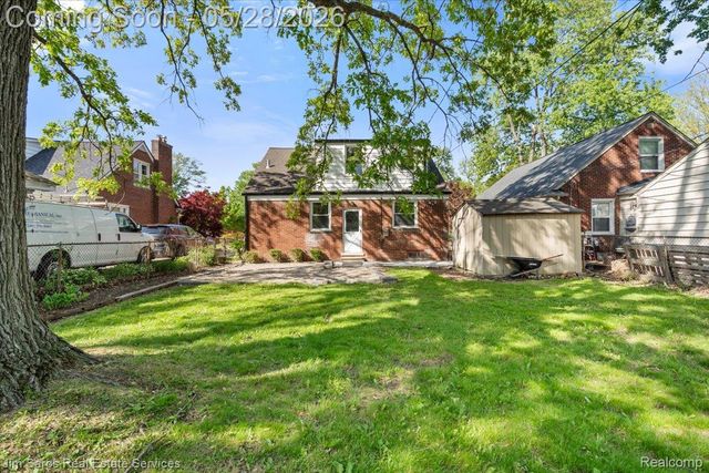 21252 Huntington Avenue, Harper Woods, MI 48225