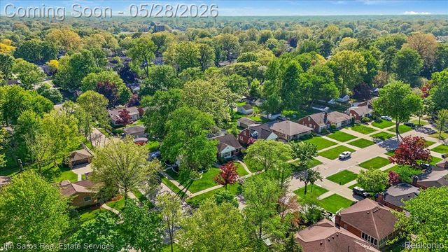 21252 Huntington Avenue, Harper Woods, MI 48225