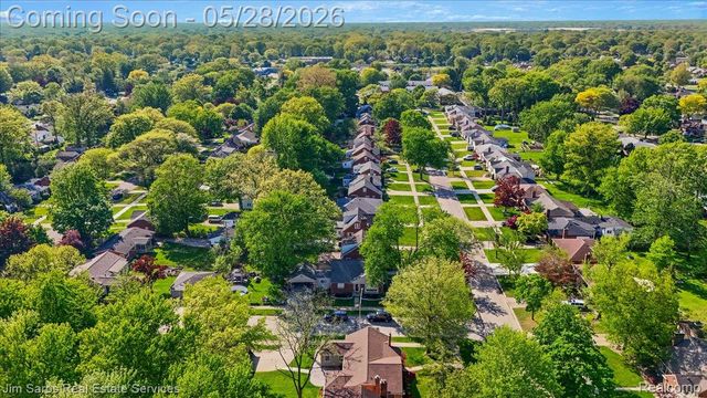 21252 Huntington Avenue, Harper Woods, MI 48225