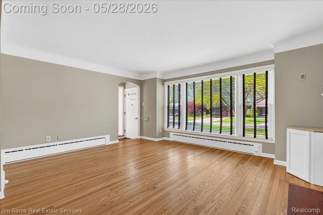 21252 Huntington Avenue, Harper Woods, MI 48225
