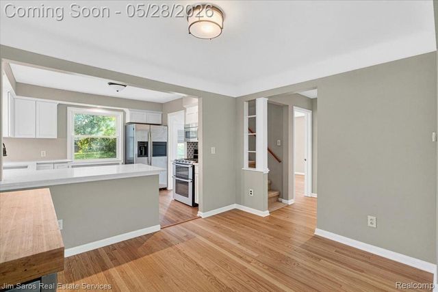 21252 Huntington Avenue, Harper Woods, MI 48225