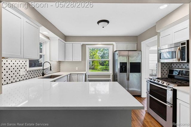 21252 Huntington Avenue, Harper Woods, MI 48225