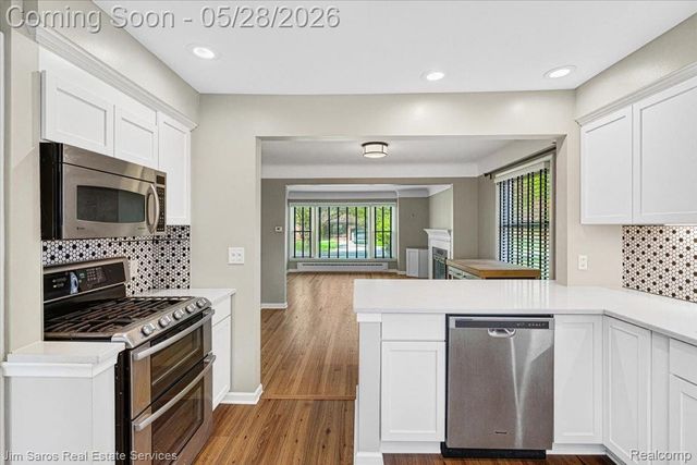 21252 Huntington Avenue, Harper Woods, MI 48225