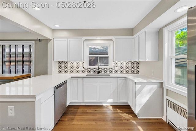 21252 Huntington Avenue, Harper Woods, MI 48225