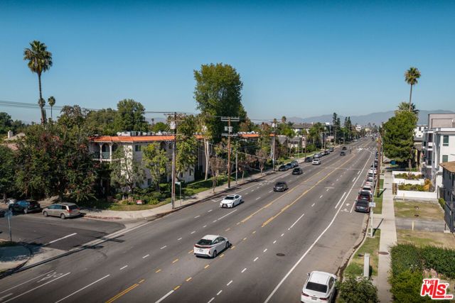 6121 Woodman Avenue, Van Nuys (los Angeles), CA 91401