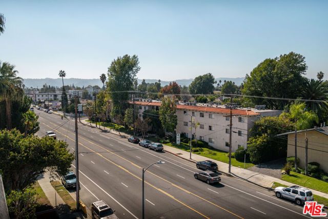 6121 Woodman Avenue, Van Nuys (los Angeles), CA 91401