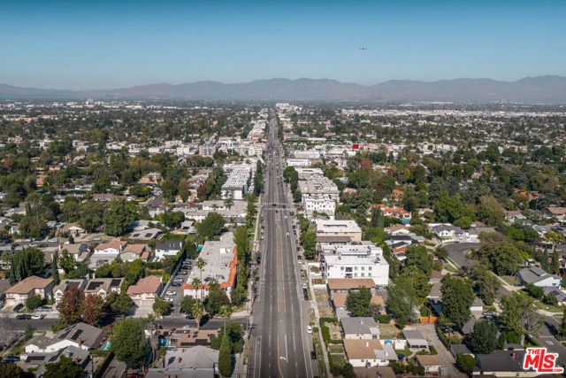 6121 Woodman Avenue, Van Nuys (los Angeles), CA 91401