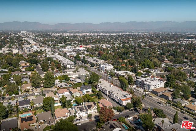 6121 Woodman Avenue, Van Nuys (los Angeles), CA 91401