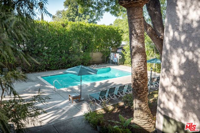 6121 Woodman Avenue, Van Nuys (los Angeles), CA 91401