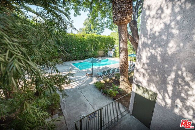 6121 Woodman Avenue, Van Nuys (los Angeles), CA 91401