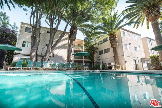 6121 Woodman Avenue, Van Nuys (los Angeles), CA 91401