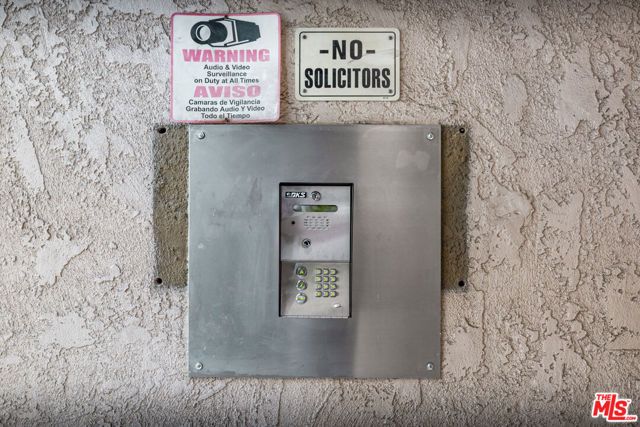 6121 Woodman Avenue, Van Nuys (los Angeles), CA 91401