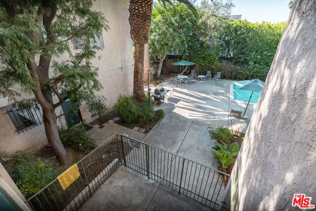 6121 Woodman Avenue, Van Nuys (los Angeles), CA 91401