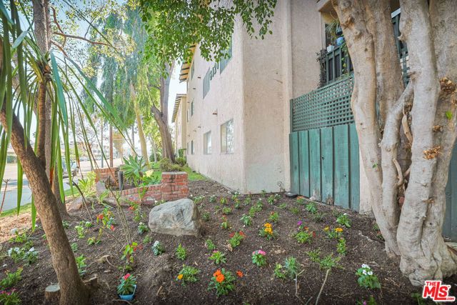 6121 Woodman Avenue, Van Nuys (los Angeles), CA 91401