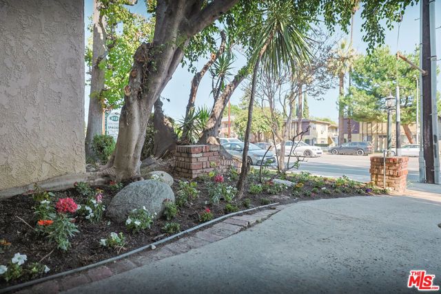 6121 Woodman Avenue, Van Nuys (los Angeles), CA 91401