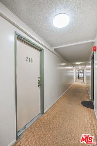 6121 Woodman Avenue, Van Nuys (los Angeles), CA 91401