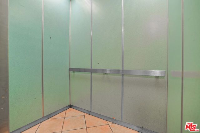 6121 Woodman Avenue, Van Nuys (los Angeles), CA 91401