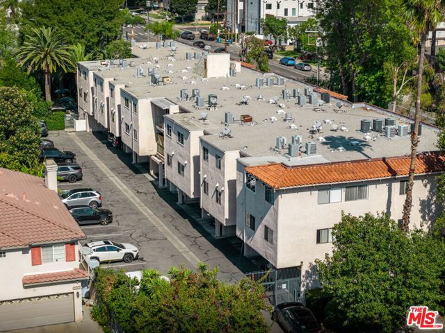 6121 Woodman Avenue, Van Nuys (los Angeles), CA 91401