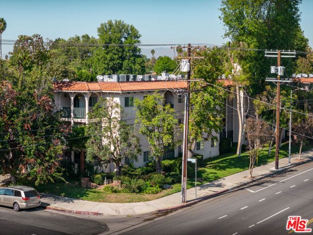 6121 Woodman Avenue, Van Nuys (los Angeles), CA 91401