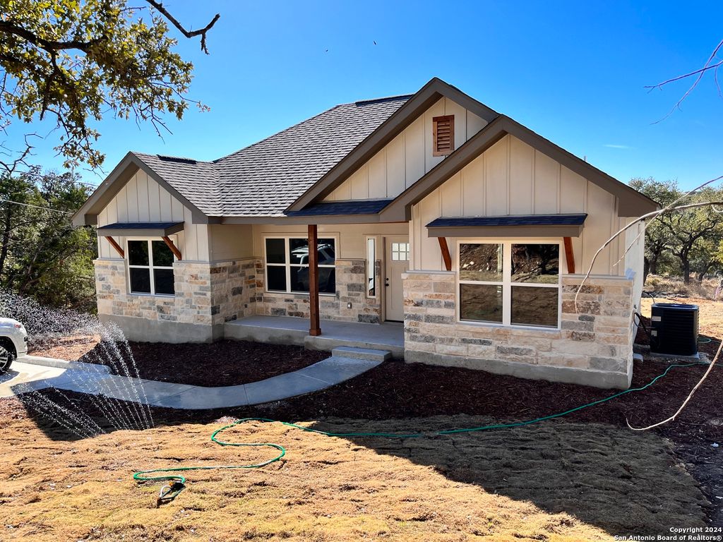946 CYPRESS DR, Canyon Lake, TX 78133