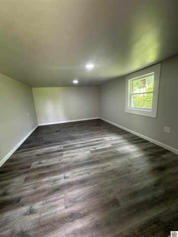 2010 Husband Road, Paducah, KY 42003