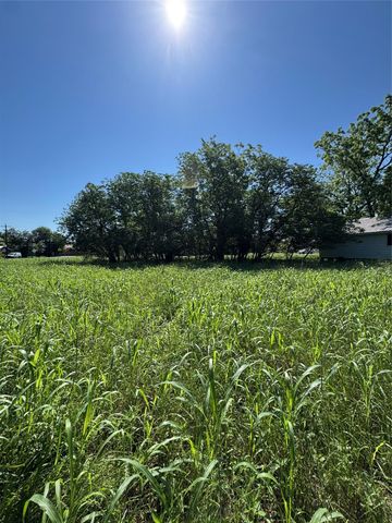 600 Gazley ST, Smithville, TX 78957