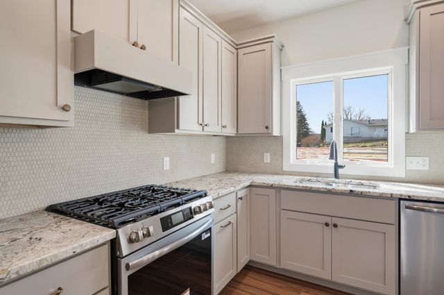 1091 Legend Lane, River Falls, WI 54022