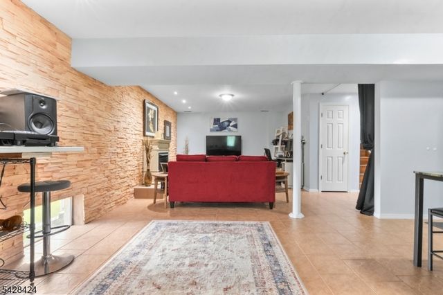 337 Boesel Ave, Manville Boro, NJ 08835