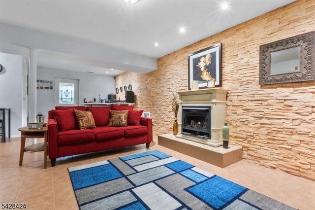 337 Boesel Ave, Manville Boro, NJ 08835