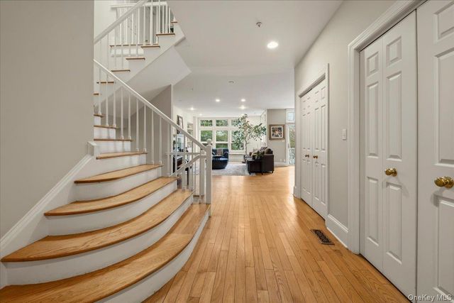 10 Old Jackson Avenue 48, Hastings-on-hudson, NY 10706