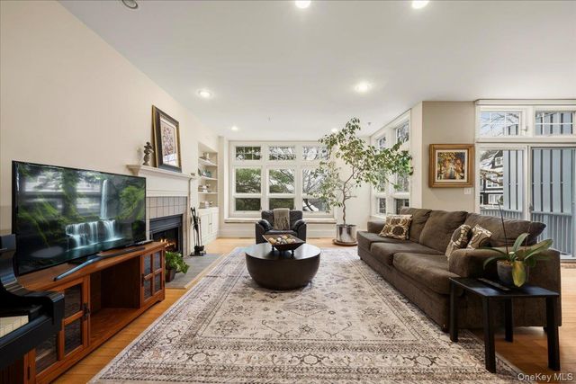 10 Old Jackson Avenue 48, Hastings-on-hudson, NY 10706