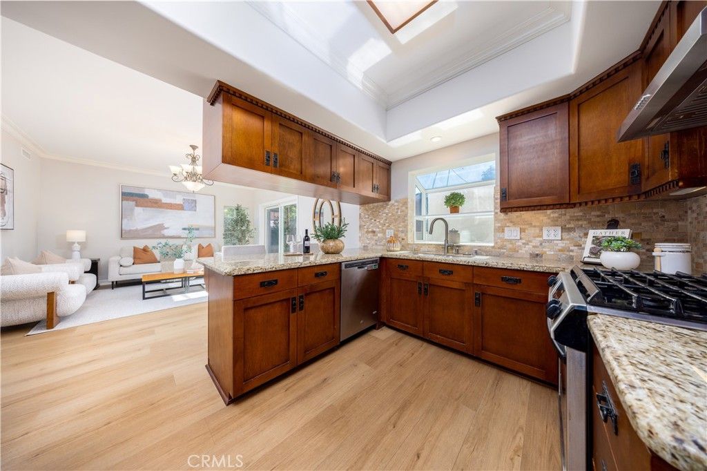 Image 12 of property listing at 134 S Greenwood, Pasadena, CA 91107