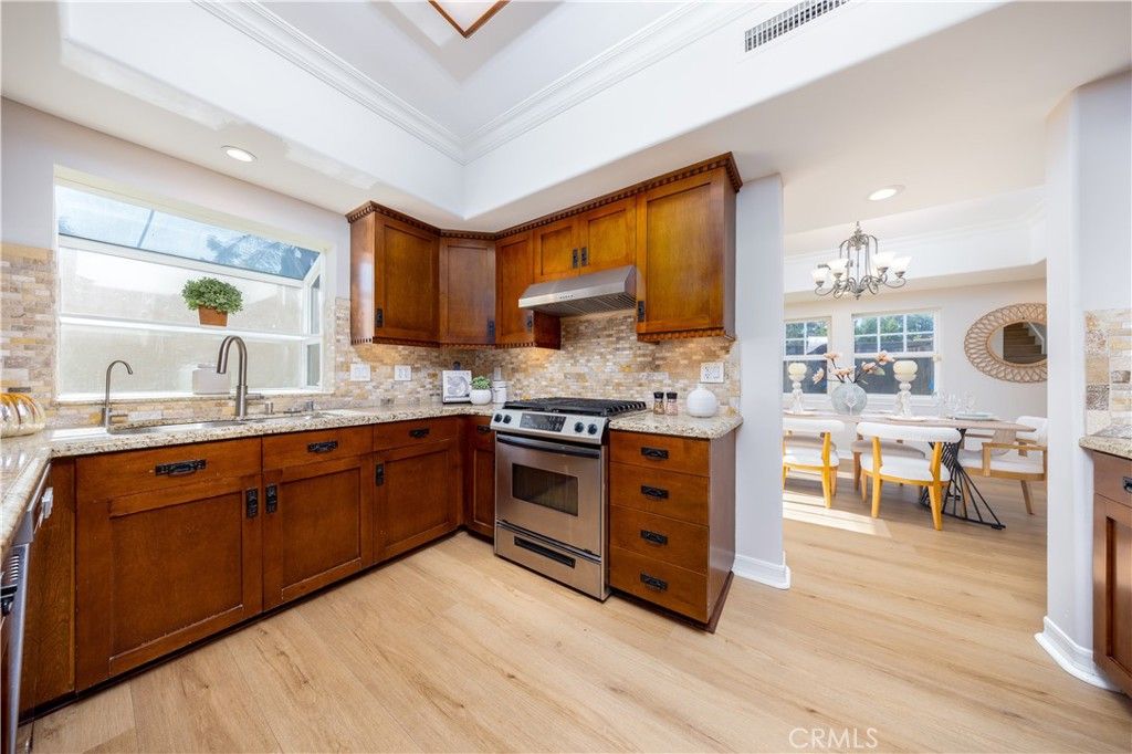 Image 13 of property listing at 134 S Greenwood, Pasadena, CA 91107