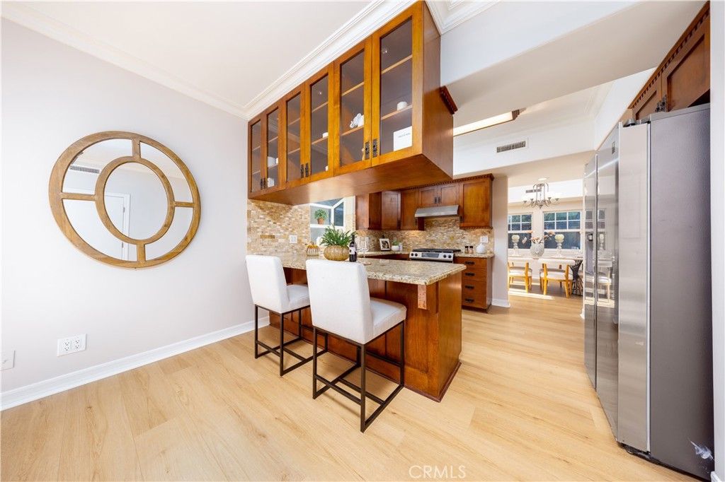 Image 15 of property listing at 134 S Greenwood, Pasadena, CA 91107