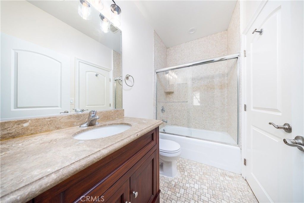 Image 22 of property listing at 134 S Greenwood, Pasadena, CA 91107