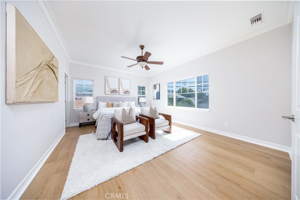 Image 27 of property listing at 134 S Greenwood, Pasadena, CA 91107