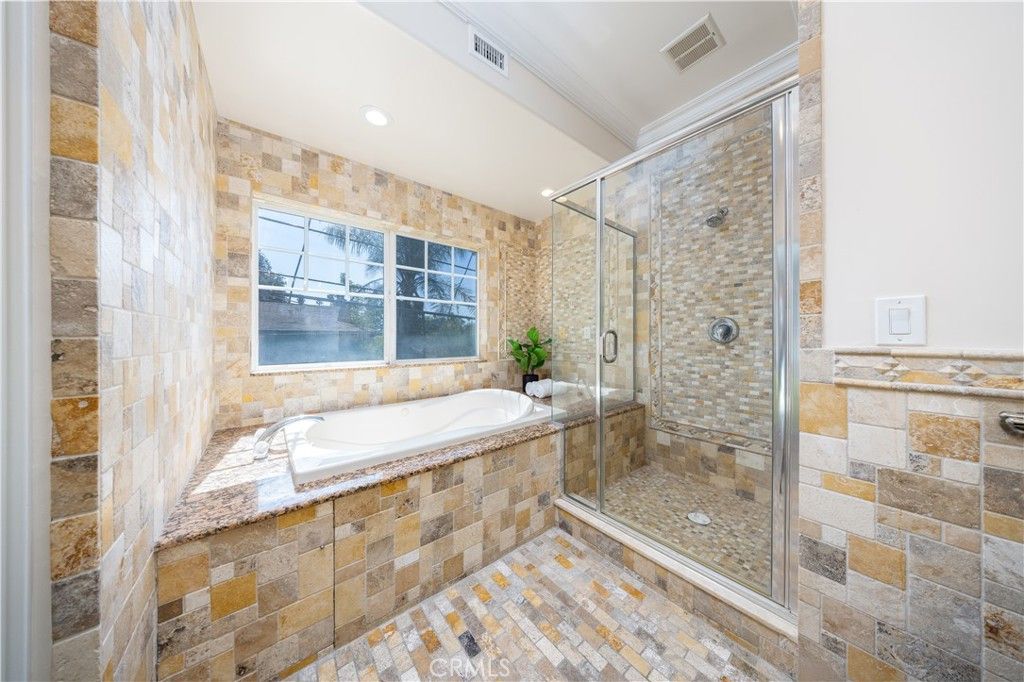 Image 31 of property listing at 134 S Greenwood, Pasadena, CA 91107