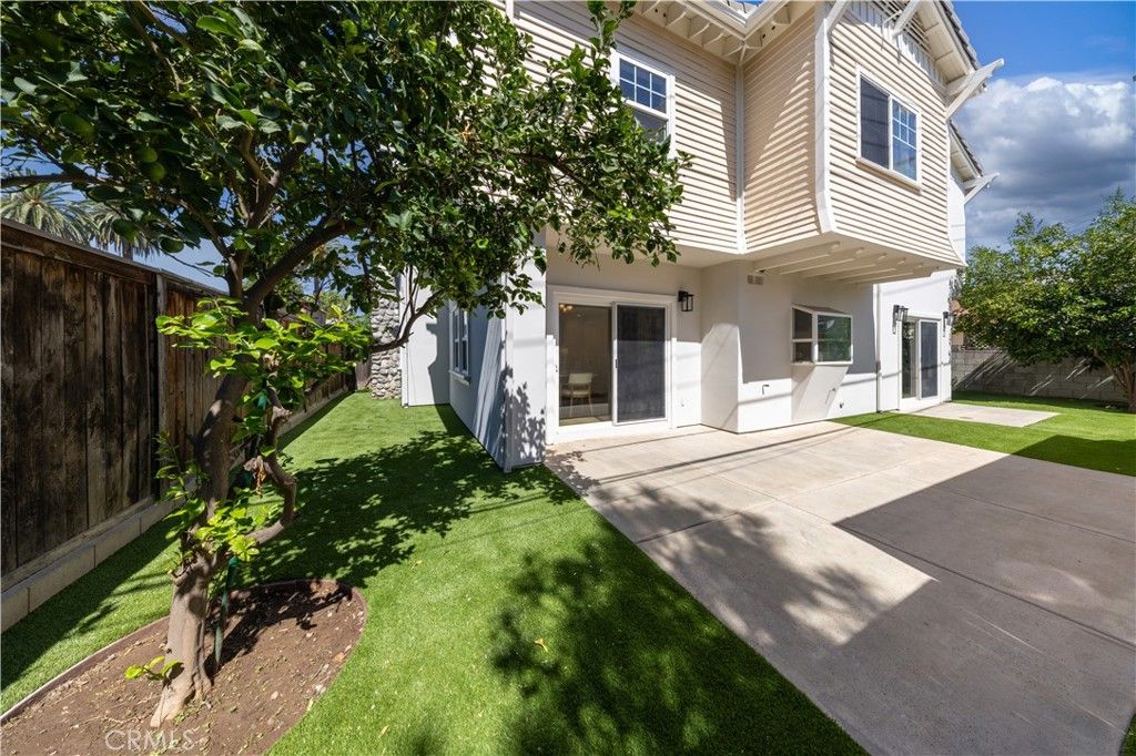 Image 33 of property listing at 134 S Greenwood, Pasadena, CA 91107