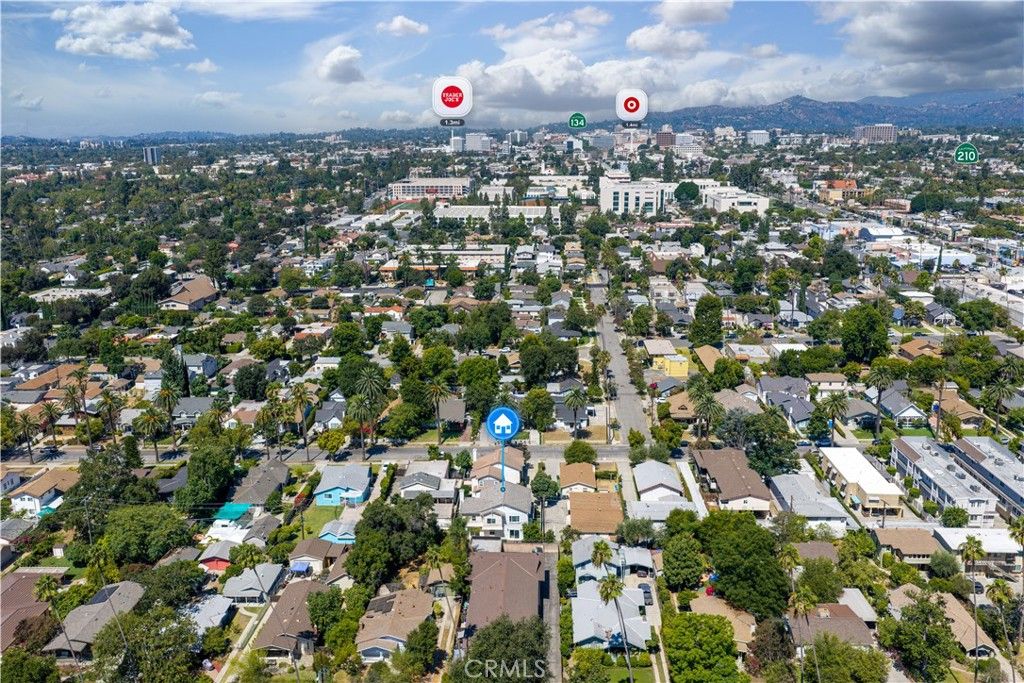 Image 37 of property listing at 134 S Greenwood, Pasadena, CA 91107