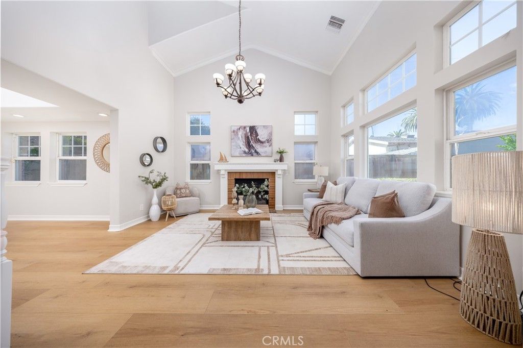 Image 6 of property listing at 134 S Greenwood, Pasadena, CA 91107