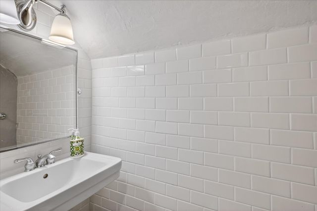 1238 Broadway, Benton Harbor City, MI 49022