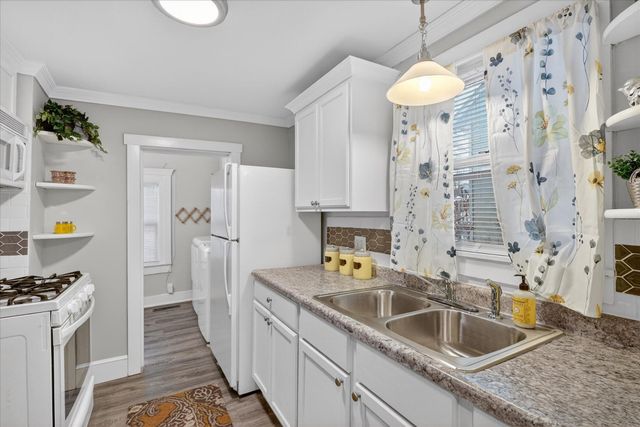 1238 Broadway, Benton Harbor City, MI 49022