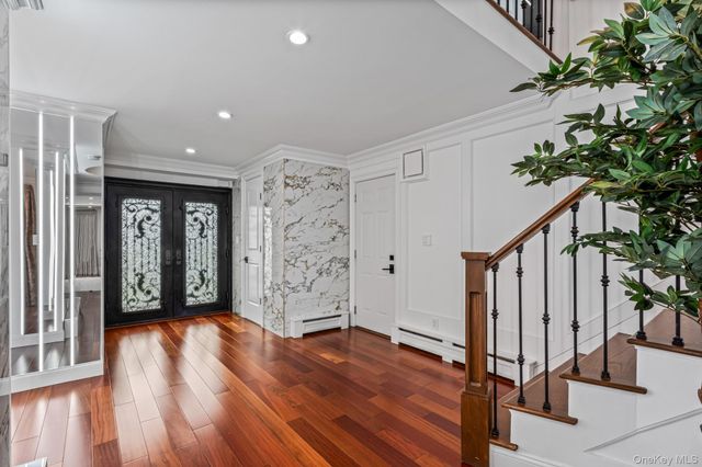 80 Knolls Drive N, Manhasset Hills, NY 11040