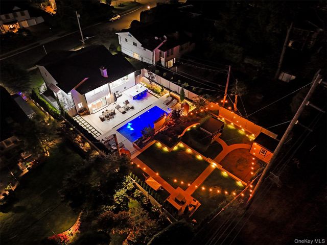 80 Knolls Drive N, Manhasset Hills, NY 11040