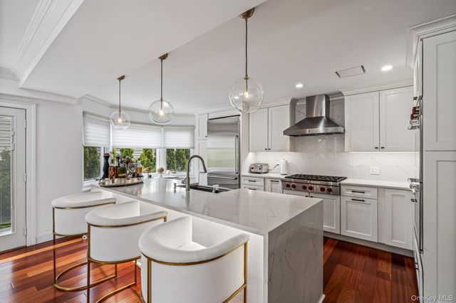 80 Knolls Drive N, Manhasset Hills, NY 11040
