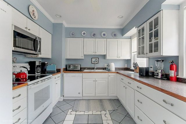 51 Powel Avenue, Newport, RI 02840