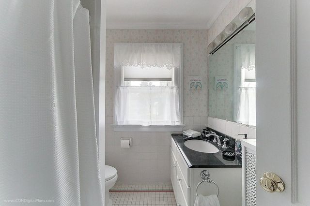 51 Powel Avenue, Newport, RI 02840